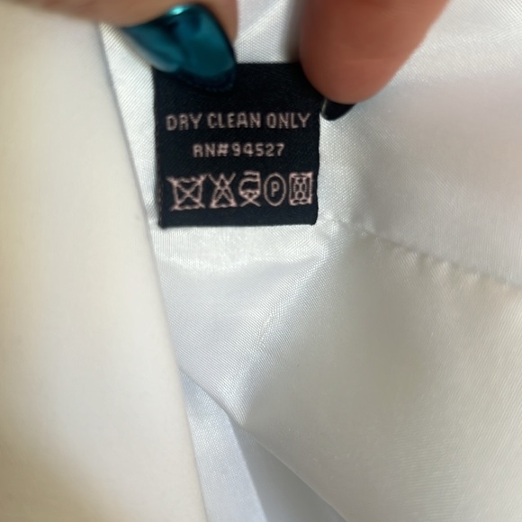 isabel & nina white coat ladies size 4 New with tags and extra button - Picture 5 of 6